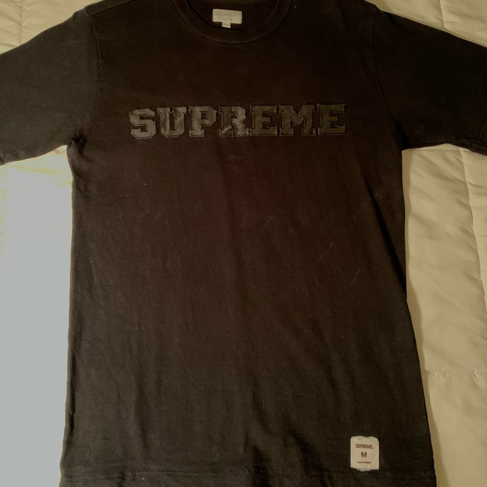 SUPREME TEE